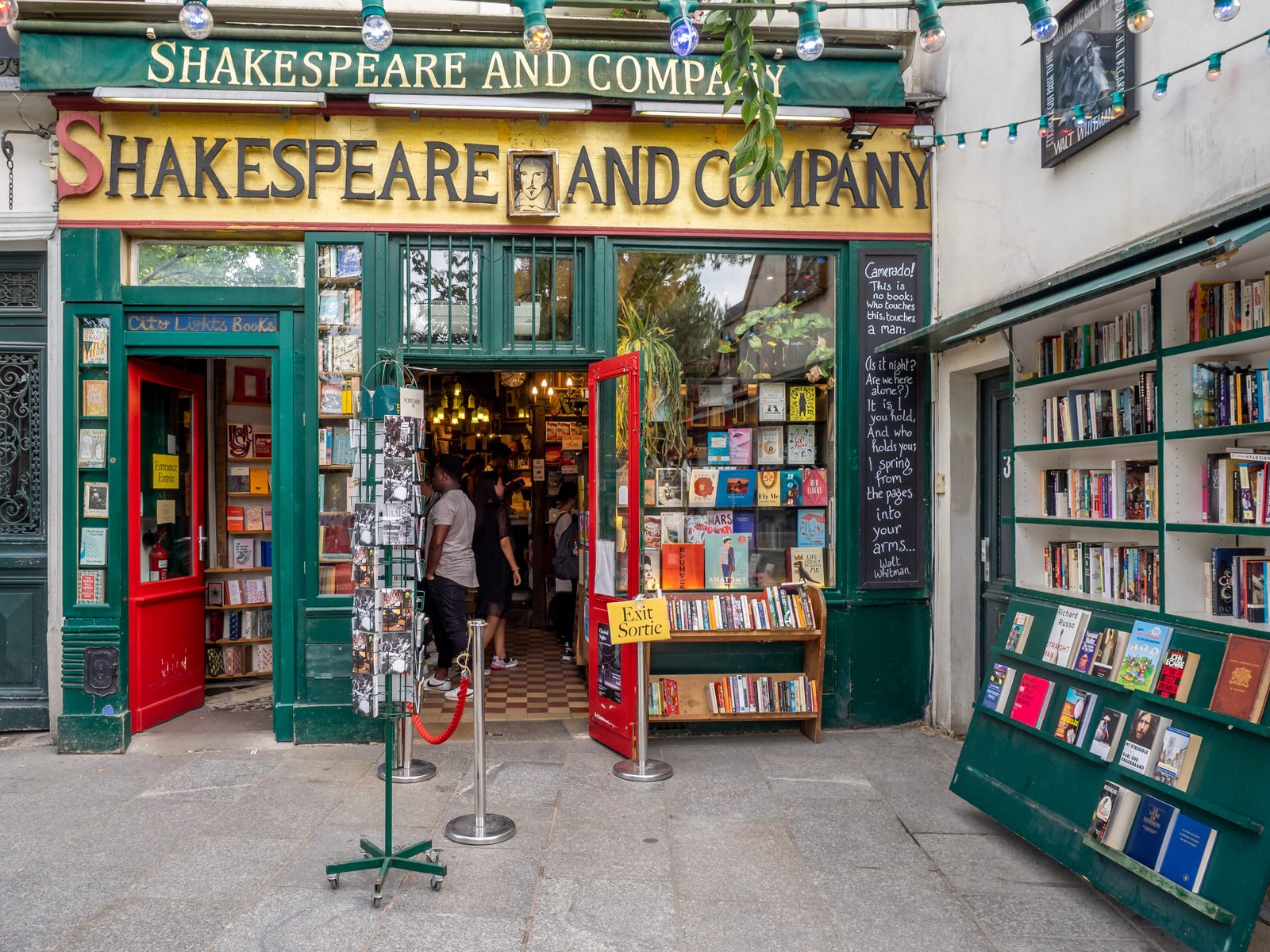 Shakespeare and Company Paris storefront
