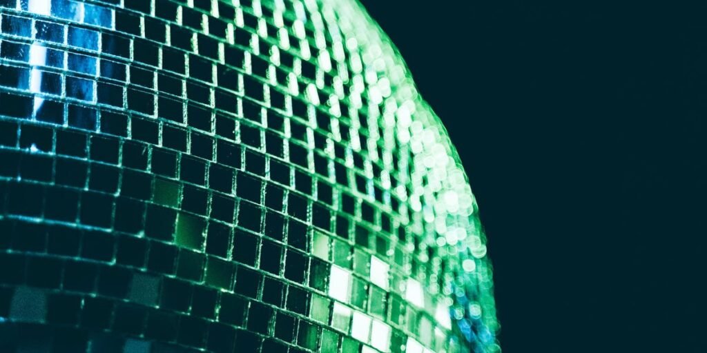 Spotify’s disco ball icon is ugly. You looked!