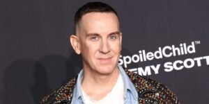 Fashion designer Jeremy Scott gets a huge cheer after ripping up his AI-written commencement speech