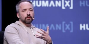 Read the Dropbox memos about CEO Drew Houston’s plan to train his replacement and step down