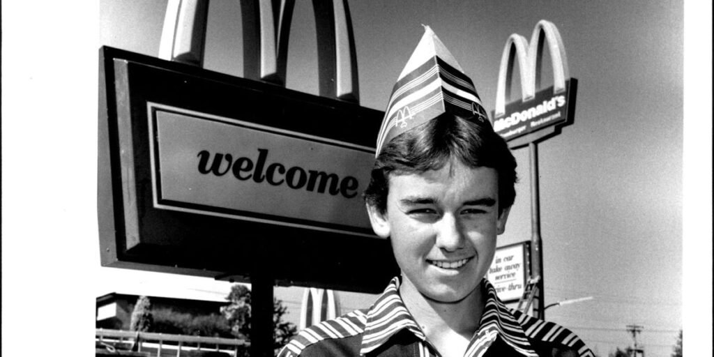 Vintage photos show what it was like to eat at McDonald’s in the 1980s Vintage photos show what it was like to eat at McDonald’s in the 1980s