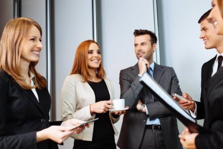 How to Master a 30-Second Pitch That Gets You Noticed