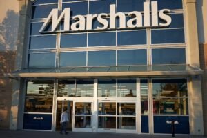 11 Things You Should Buy at Discount Stores — and 7 Things You Shouldn’t 11 Things You Should Buy at Discount Stores — and 7 Things You Shouldn’t