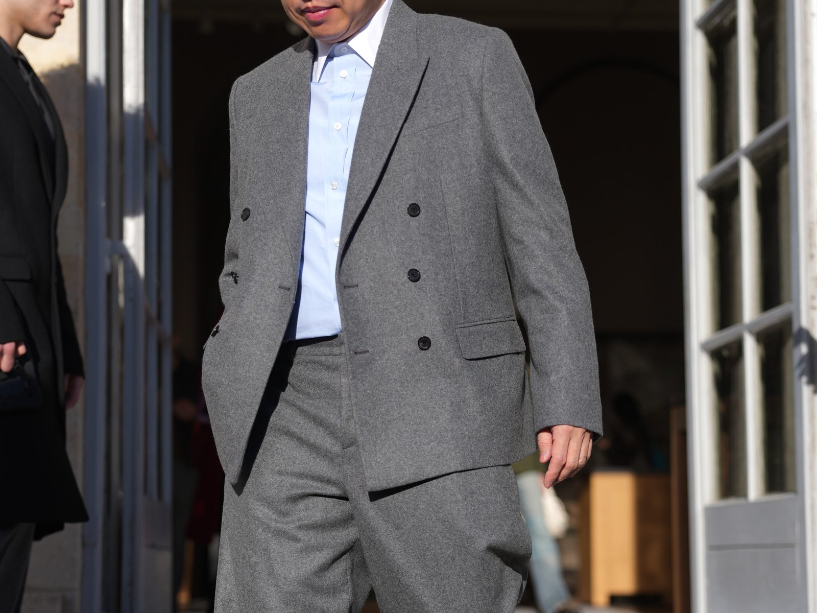 A man wearing an oversized gray suit.