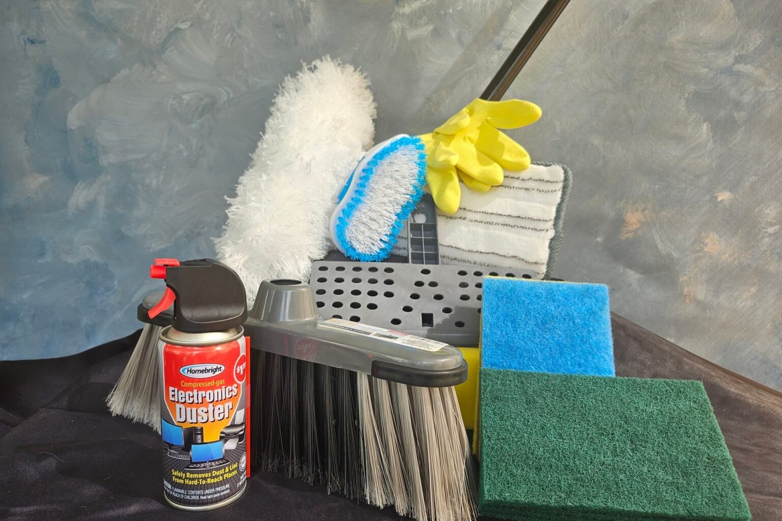 8 of the Best Cleaning Supplies at the Dollar Store