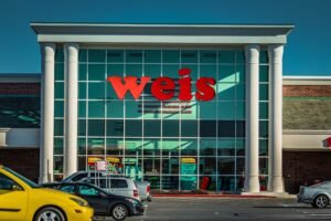 10 Grocery Stores With Senior Discounts (Starting As Early As Age 55) 10 Grocery Stores With Senior Discounts (Starting As Early As Age 55)