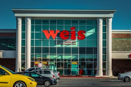 10 Grocery Stores With Senior Discounts (Starting As Early As Age 55) 10 Grocery Stores With Senior Discounts (Starting As Early As Age 55)