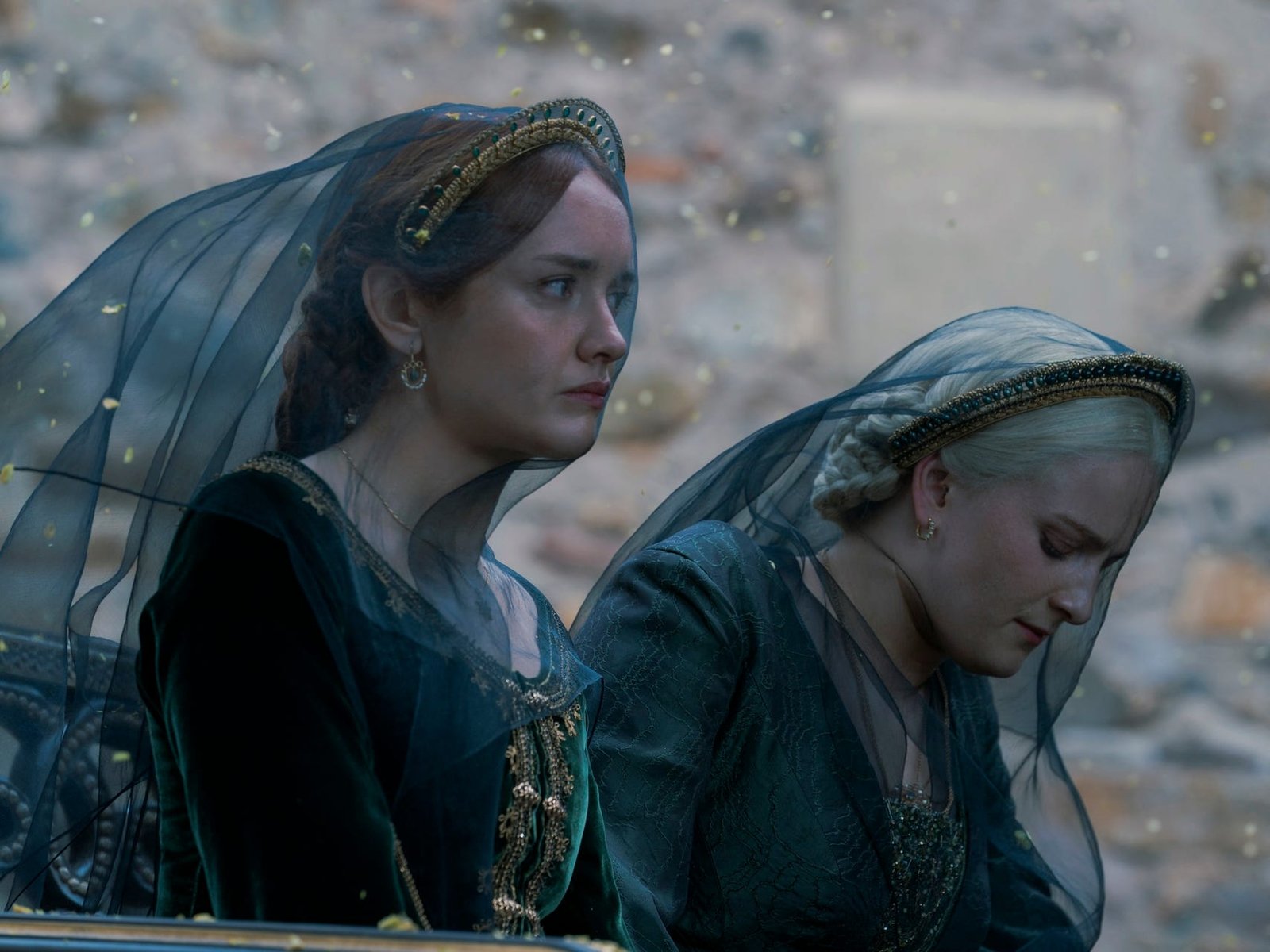 Olivia Cooke, Phia Saban in "House of the Dragon" season 2 episode 2