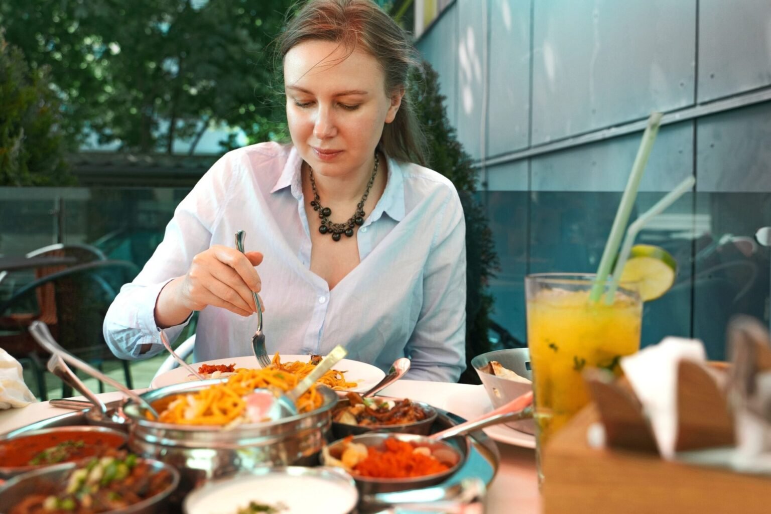 26 Tips to Spend Less When Dining Out