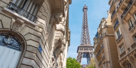 I worked as a tour guide in Paris. Here are the 5 biggest mistakes I saw tourists make.