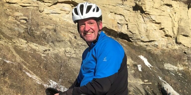 A 49-year-old triathlete suddenly lost vision in one eye. He was diagnosed with stage 4 lung cancer, despite never smoking. A 49-year-old triathlete suddenly lost vision in one eye. He was diagnosed with stage 4 lung cancer, despite never smoking.