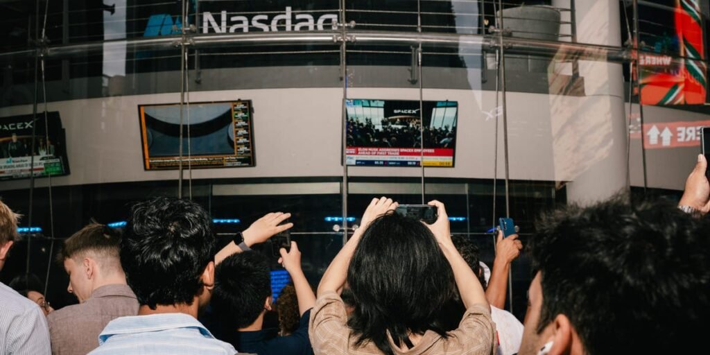 My morning sweating it out with Elon Musk fanboys and SpaceX skeptics