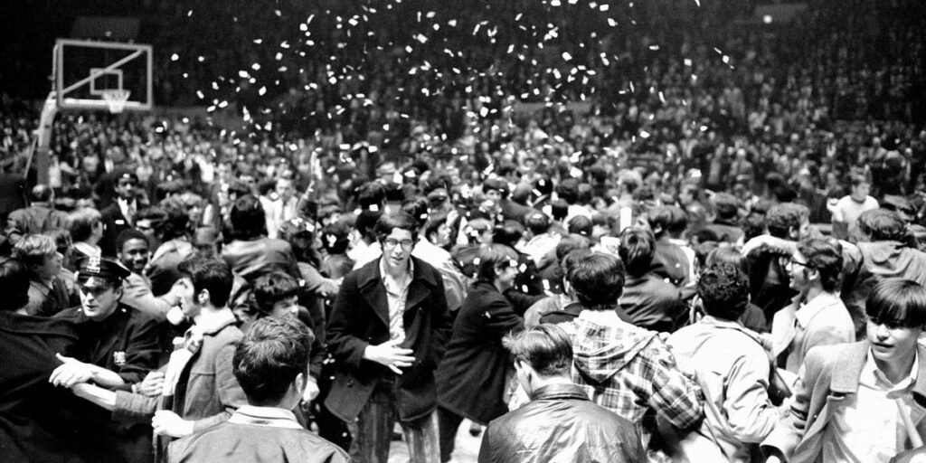 Vintage photos show what New York City was like the last time the Knicks were NBA champions