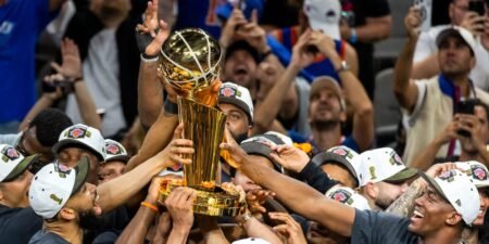 The latest NYC hustle: 0+ to hold a Knicks parade spot
