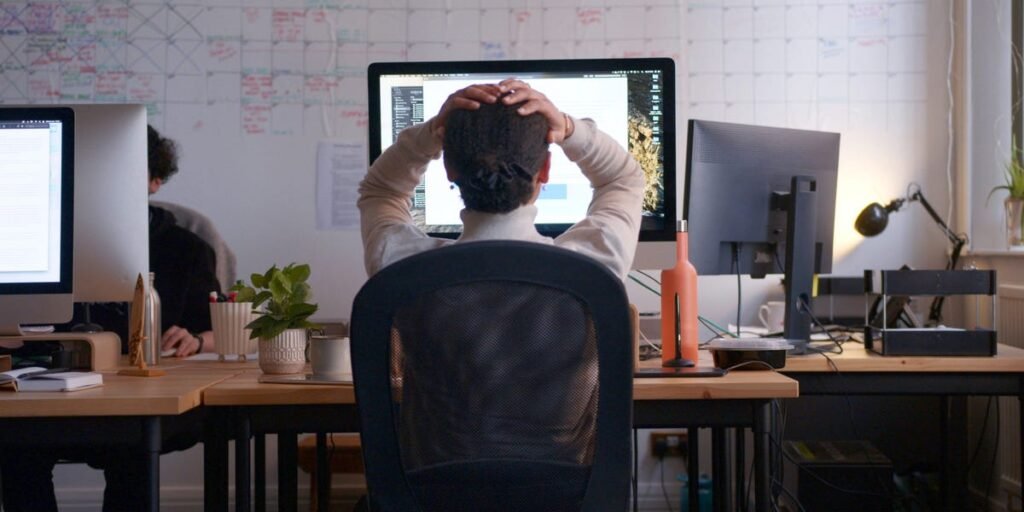 I study mentally strong people. Here are 5 signs you’re overwhelmed at work — not burned out I study mentally strong people. Here are 5 signs you’re overwhelmed at work — not burned out