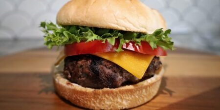 I’ve been a chef for over 15 years. Here are my 6 tips for making perfect, juicy burgers.