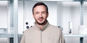 The more AI this marketing chief exec uses, the less scared he gets