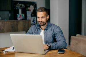 I’m 42 With ,000 in Student Loans. Should I Pay Them Off or Feed My 401(k)? I’m 42 With ,000 in Student Loans. Should I Pay Them Off or Feed My 401(k)?
