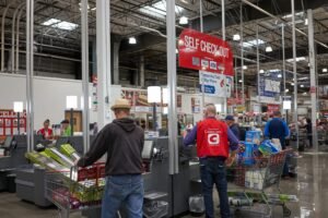 10 of the Best High-Paying Retail Jobs 10 of the Best High-Paying Retail Jobs