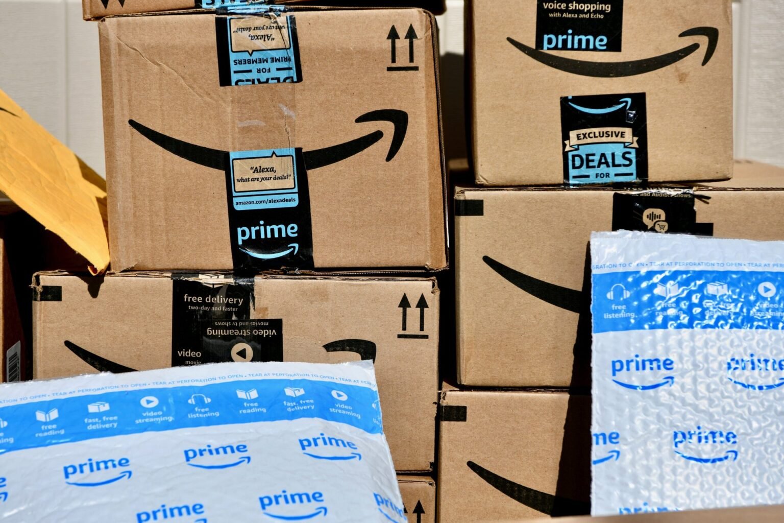 10 Ways Amazon Gets You to Spend More Money — and How Stop It