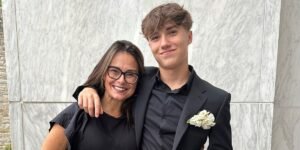 A 44-year-old mom felt out of breath while talking. It turns out she had stage 4 lung cancer, despite never smoking. A 44-year-old mom felt out of breath while talking. It turns out she had stage 4 lung cancer, despite never smoking.