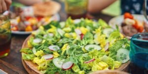 Missing your summer salads? Here’s when experts think it’s safer to eat leafy greens again.