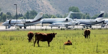 Private jets descend on Sun Valley’s invite-only ‘summer camp for billionaires’ Private jets descend on Sun Valley’s invite-only ‘summer camp for billionaires’