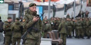Russian troops survive an average of 30 minutes on the Ukrainian battlefield, CIA director says