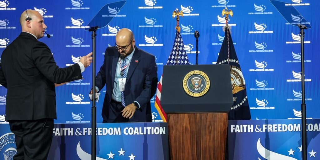 White House teleprompter operator on unpaid leave after reports he made more than 0k betting on Trump’s speeches White House teleprompter operator on unpaid leave after reports he made more than 0k betting on Trump’s speeches