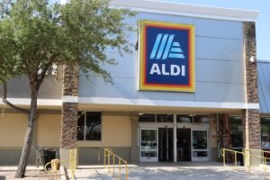 10 Things to Know Before Shopping at Aldi (Don’t Miss the ‘Aisle of Shame’) 10 Things to Know Before Shopping at Aldi (Don’t Miss the ‘Aisle of Shame’)