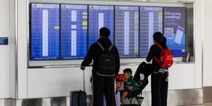30 major US airports with the most departure delays, ranked