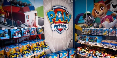 Live Q&A: How a 23-year-old with no experience built a global toy company Live Q&A: How a 23-year-old with no experience built a global toy company