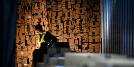 Amazon plots a new ‘Tetromino’ warehouse where robots tackle work that’s notoriously hard to automate