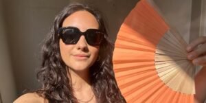 I live in London, where we’re experiencing our 5th heat wave. I have no AC, so here’s how I’m surviving my workday. I live in London, where we’re experiencing our 5th heat wave. I have no AC, so here’s how I’m surviving my workday.