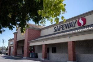 Safeway Is Closing More Stores for This Reason, Parent Company Says