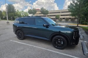 Is the Gas-Powered or Hybrid Kia Telluride the Better SUV?