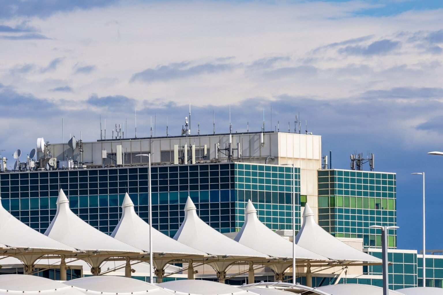 Here Are the Best Airlines and Airports for Flight Deals in America
