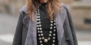 5 jewelry trends that are in right now and 4 that are out, according to jewelers and stylists