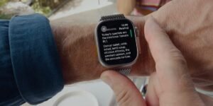 The new Apple Watch can listen in on your conversations and take notes. That makes me feel weird. The new Apple Watch can listen in on your conversations and take notes. That makes me feel weird.