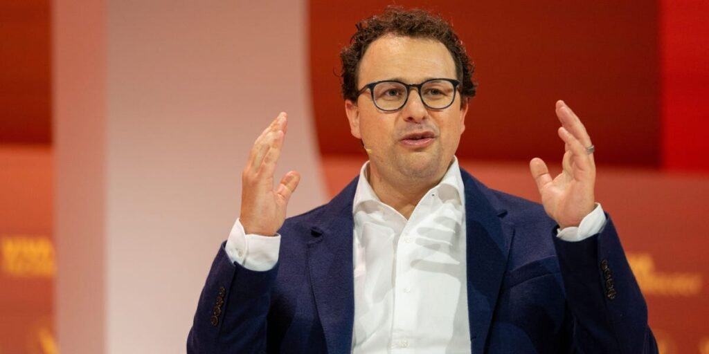 Anthropic posted, then swiftly deleted, a 0,000 sales job aimed at its ‘mega’ customer Meta