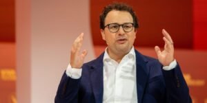 Anthropic posted, then swiftly deleted, a 0,000 sales job aimed at its ‘mega’ customer Meta Anthropic posted, then swiftly deleted, a 0,000 sales job aimed at its ‘mega’ customer Meta