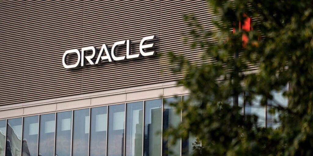 Oracle maintains its capex forecast and reports cloud growth, sending shares up 7% Oracle maintains its capex forecast and reports cloud growth, sending shares up 7%