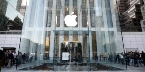 Apple Store Pioneer Ron Johnson on Working With Steve Jobs