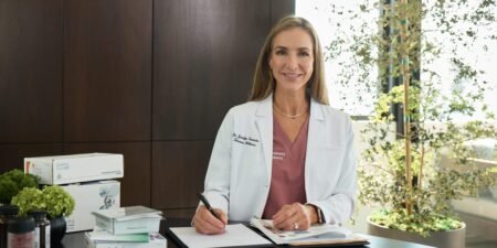 A doctor shares her muscle-building routine for longevity, from quick weightlifting workouts to daily protein A doctor shares her muscle-building routine for longevity, from quick weightlifting workouts to daily protein