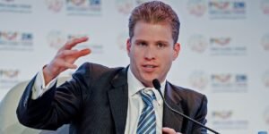 Palantir cofounder and GOP donor says Trump’s proposed ,000 dividend is a ‘bribe’ Palantir cofounder and GOP donor says Trump’s proposed ,000 dividend is a ‘bribe’