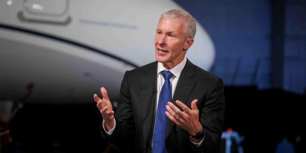 United Airlines CEO says he sleeps 8 ½ hours a night and limits meetings to ‘no more than 4 hours a day’