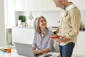 20 Best Companies With Flexible Jobs for Seniors and Older Workers